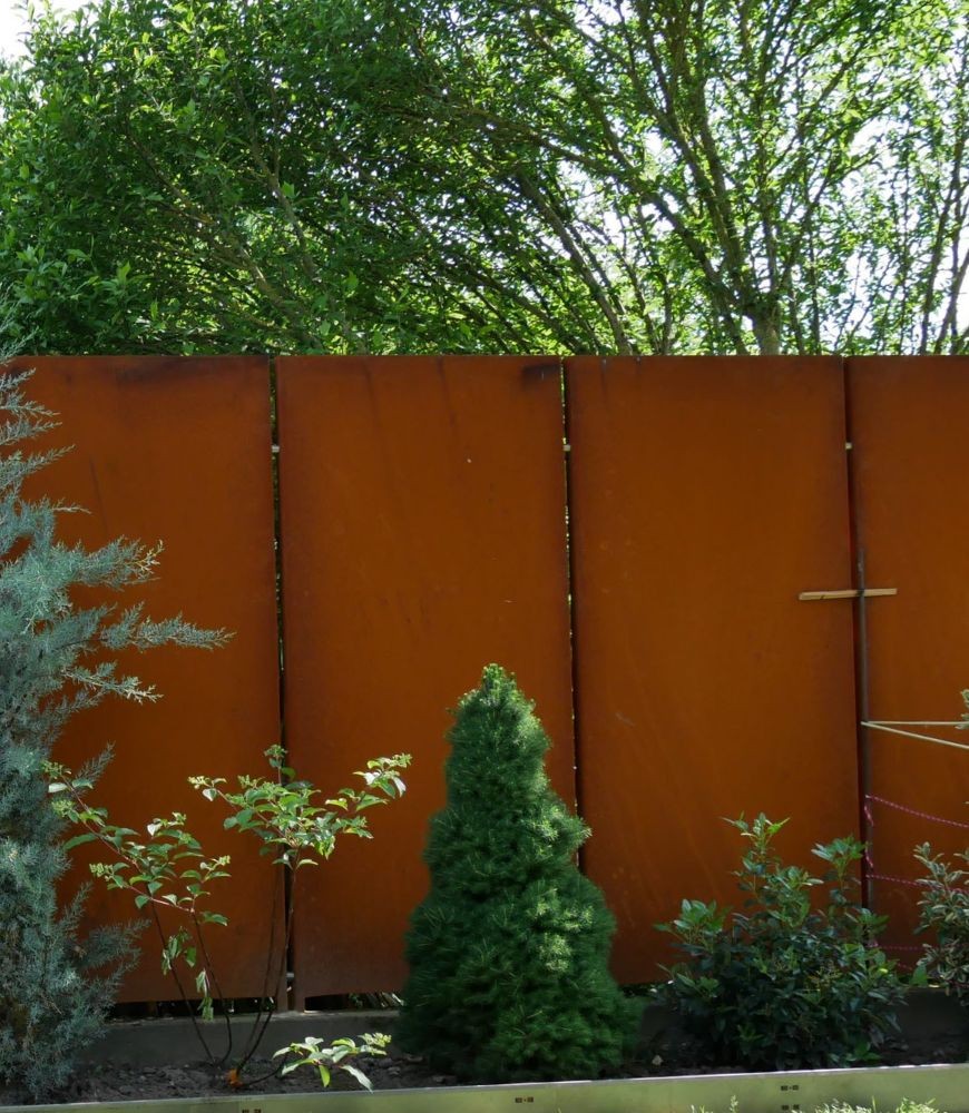 Tout Savoir sur les Panneaux Brises Vues en Métal : Avantages, Installation et Entretien