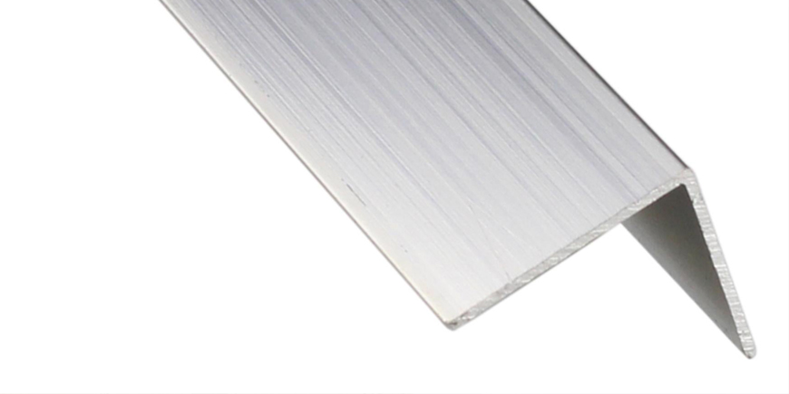 decouper sa corniere de finition sur mesure
